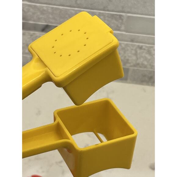 VTG Tupperware Nesting Cups, Caddy, Grapefruit Knives, Cake Server, Corn Butter - Picture 9 of 14